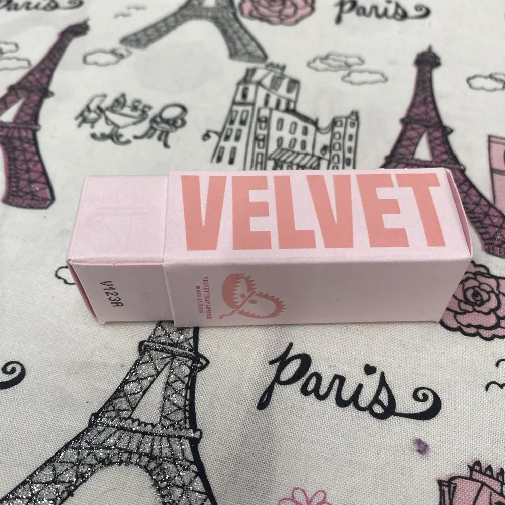 JEFFREE STAR Velvet Trap  Lipstick Shade in Cherry Wet